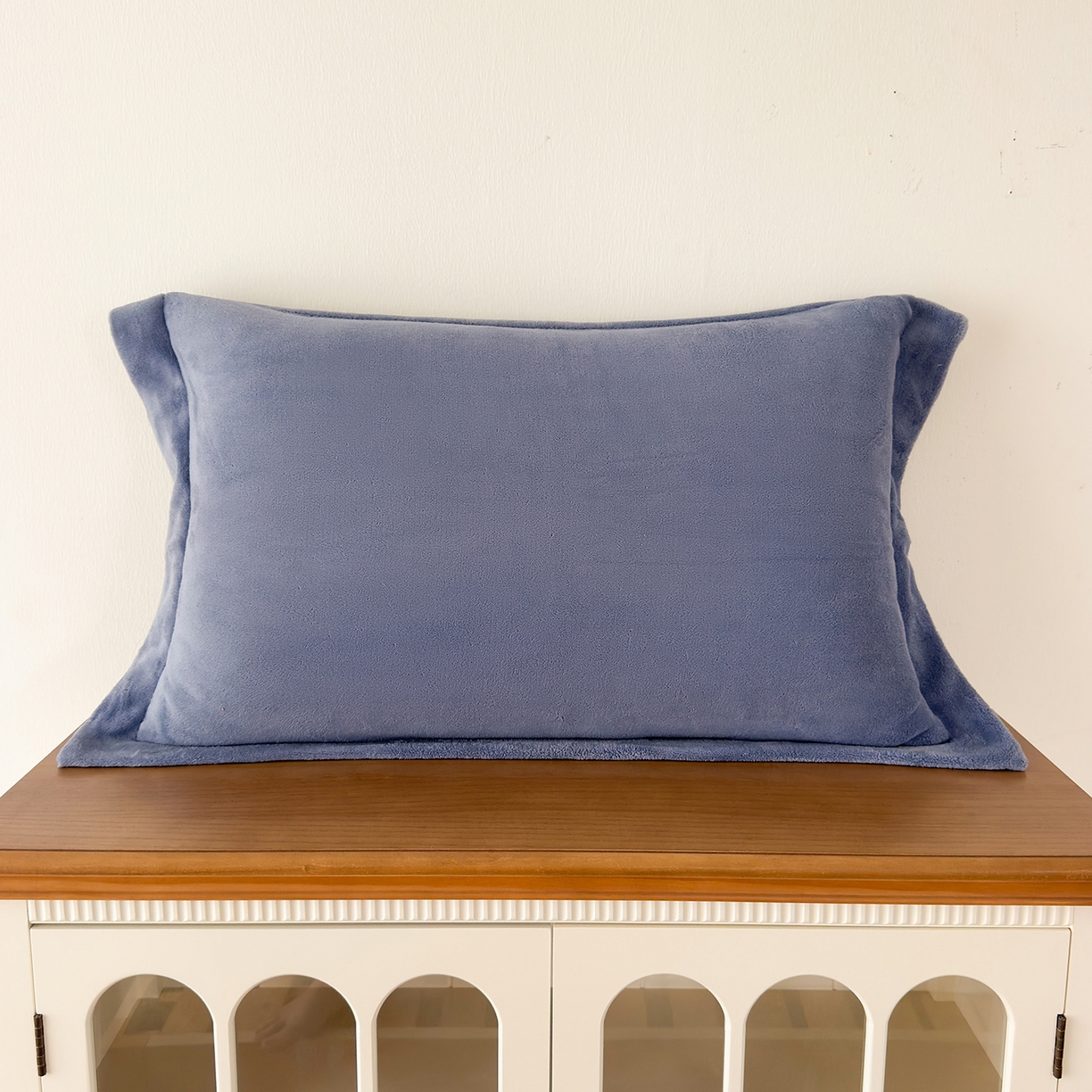 91家纺网 家纺一手货源 找家纺 好阁家纺 2025新款200克牛奶绒纯色枕套 藏蓝