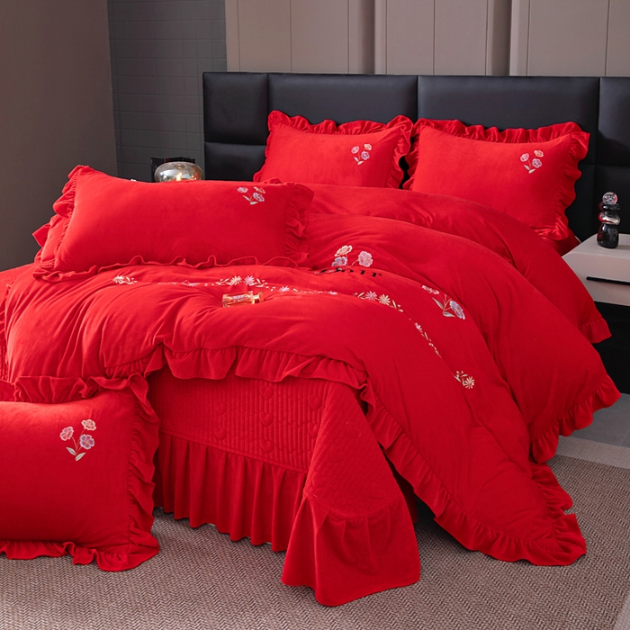 91家纺网 家纺一手货源 找家纺 畅畅家纺 2025新款宝宝绒绣花床盖四件套婴儿绒纯色牛奶绒四件套 红色