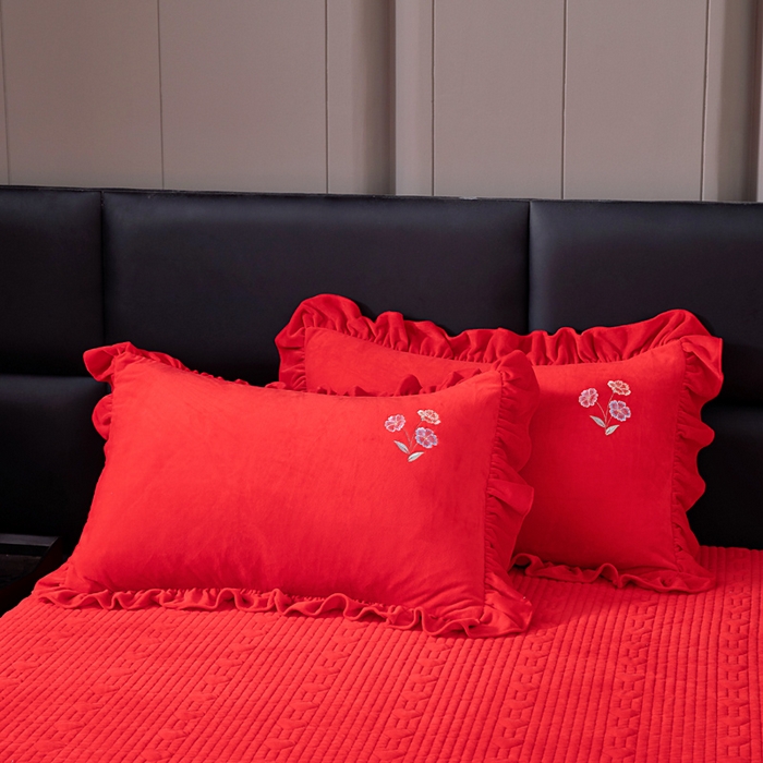 91家纺网 家纺一手货源 找家纺 畅畅家纺 2025新款宝宝绒绣花床盖四件套婴儿绒纯色牛奶绒四件套 红色