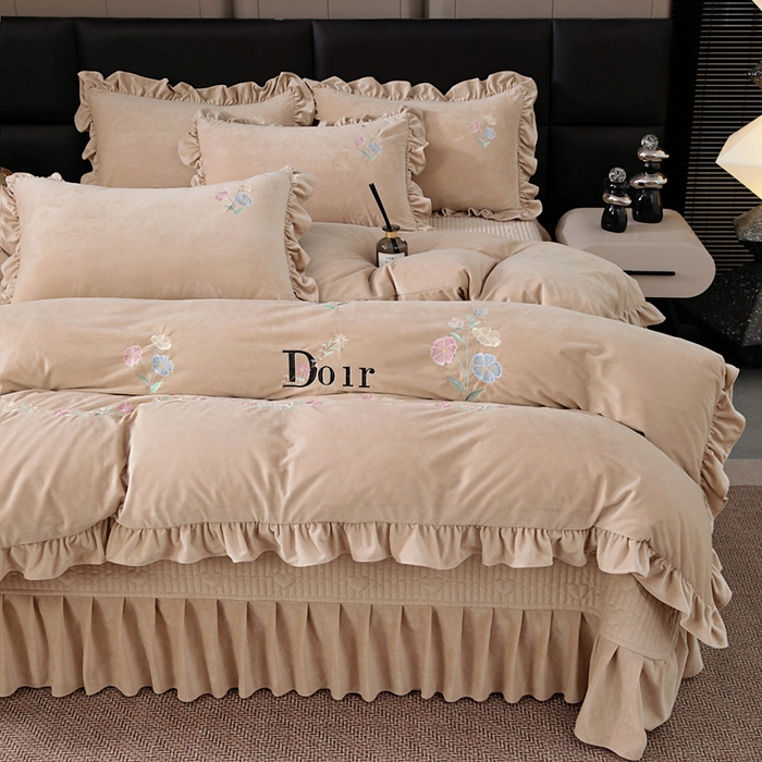 91家纺网 家纺一手货源 找家纺 畅畅家纺 2025新款宝宝绒绣花床盖四件套婴儿绒纯色牛奶绒四件套 卡其