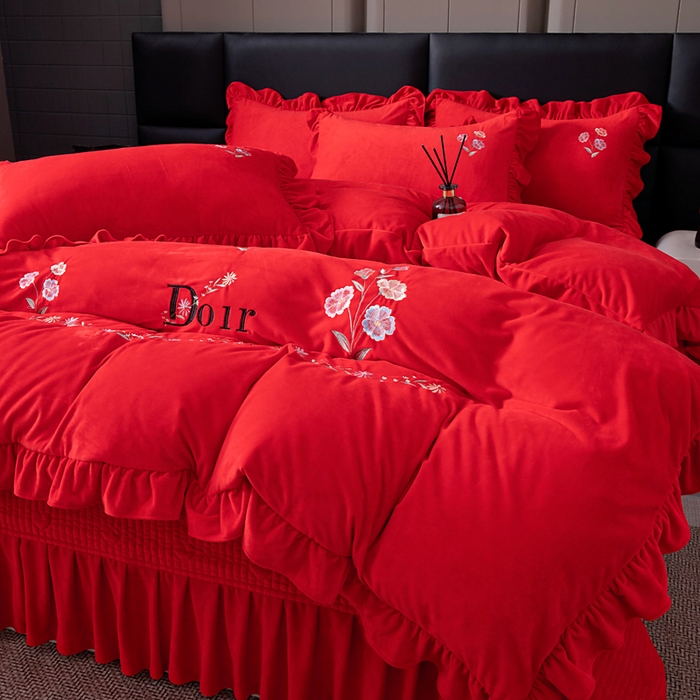 91家纺网 家纺一手货源 找家纺 畅畅家纺 2025新款宝宝绒绣花床盖四件套婴儿绒纯色牛奶绒四件套 红色