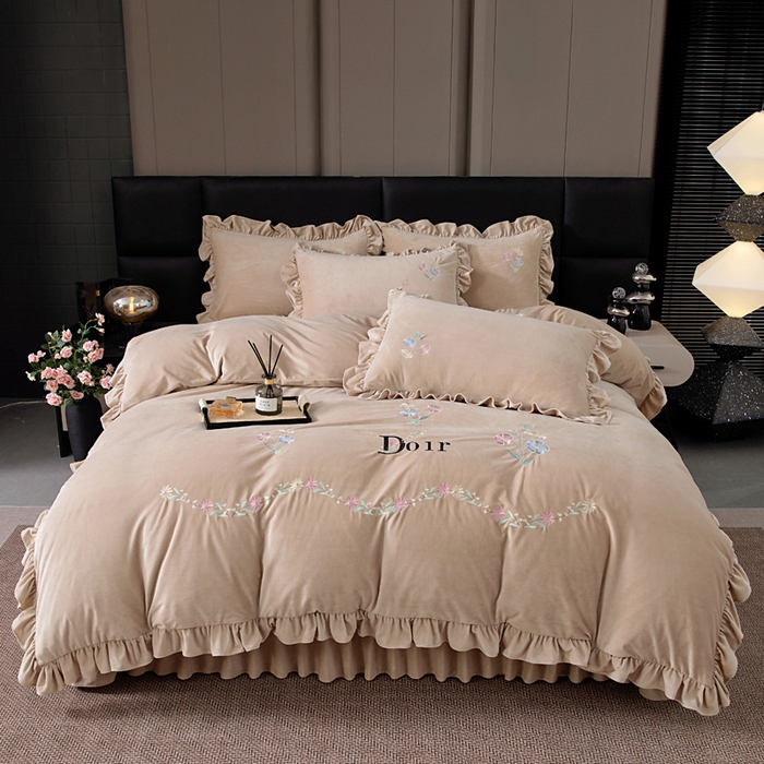 91家纺网 家纺一手货源 找家纺 畅畅家纺 2025新款宝宝绒绣花床盖四件套婴儿绒纯色牛奶绒四件套 卡其