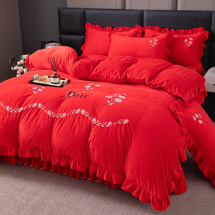 91家纺网 家纺一手货源 找家纺 畅畅家纺 2025新款宝宝绒绣花床盖四件套婴儿绒纯色牛奶绒四件套 红色