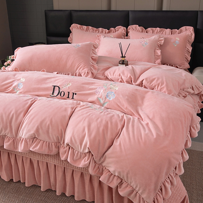 91家纺网 家纺一手货源 找家纺 畅畅家纺 2025新款宝宝绒绣花床盖四件套婴儿绒纯色牛奶绒四件套 豆沙