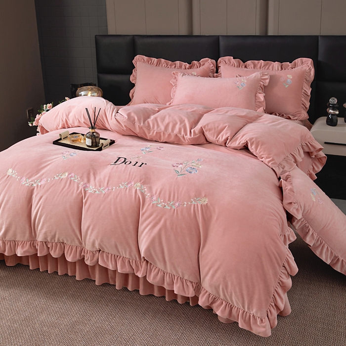 91家纺网 家纺一手货源 找家纺 畅畅家纺 2025新款宝宝绒绣花床盖四件套婴儿绒纯色牛奶绒四件套 豆沙