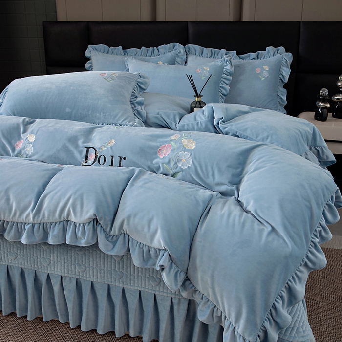 91家纺网 家纺一手货源 找家纺 畅畅家纺 2025新款宝宝绒绣花床盖四件套婴儿绒纯色牛奶绒四件套 湖蓝