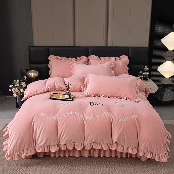 91家纺网 家纺一手货源 找家纺 畅畅家纺 2025新款宝宝绒绣花床盖四件套婴儿绒纯色牛奶绒四件套 粉色