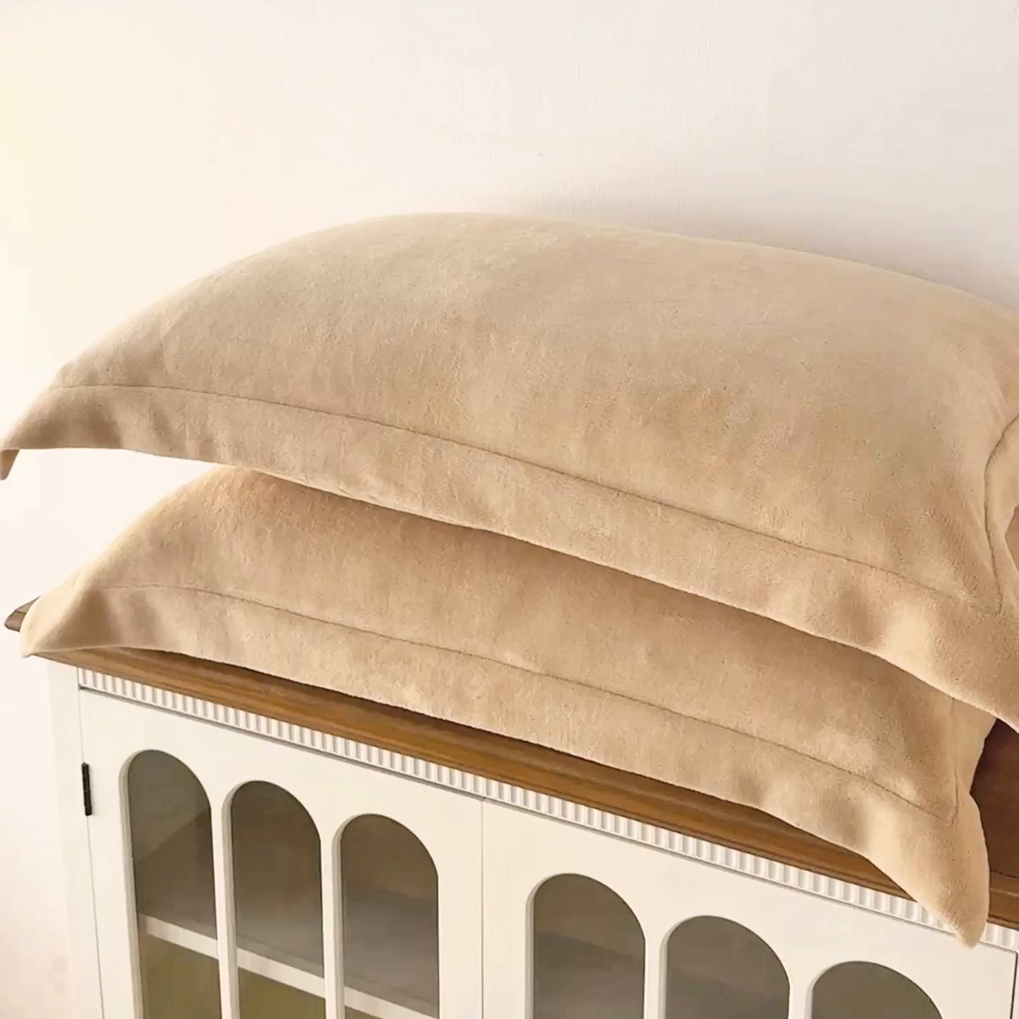 91家纺网 家纺一手货源 找家纺 好阁家纺 2025新款200克牛奶绒纯色枕套 茶棕