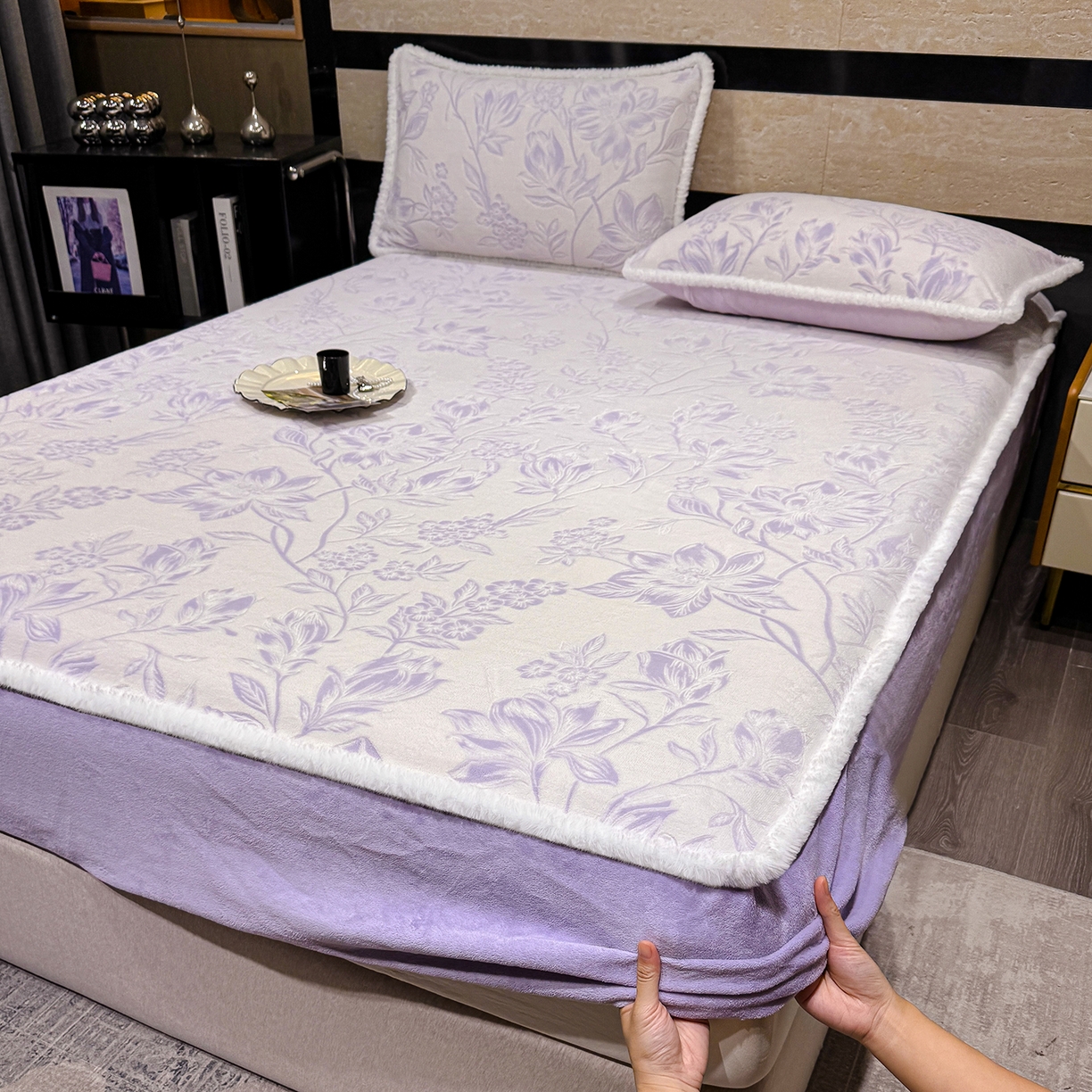 91家纺网 家纺一手货源 找家纺 ME/ERA HOME寐时代 2025新款牛奶绒雕花兔毛绒包边床笠 花枝飞舞