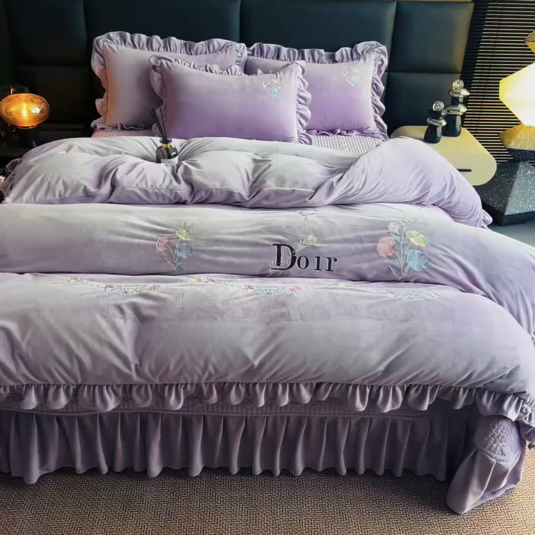 91家纺网 家纺一手货源 找家纺 （总）畅畅家纺 2025新款宝宝绒绣花床盖四件套婴儿绒纯色牛奶绒四件套