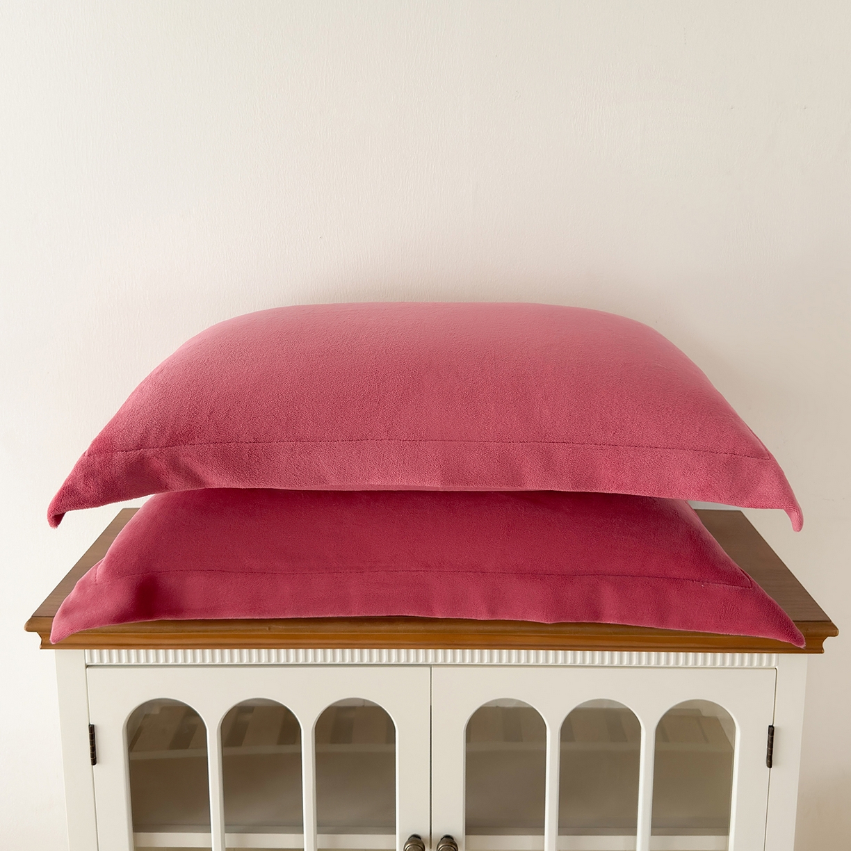 91家纺网 家纺一手货源 找家纺 好阁家纺 2025新款200克牛奶绒纯色枕套 豆沙