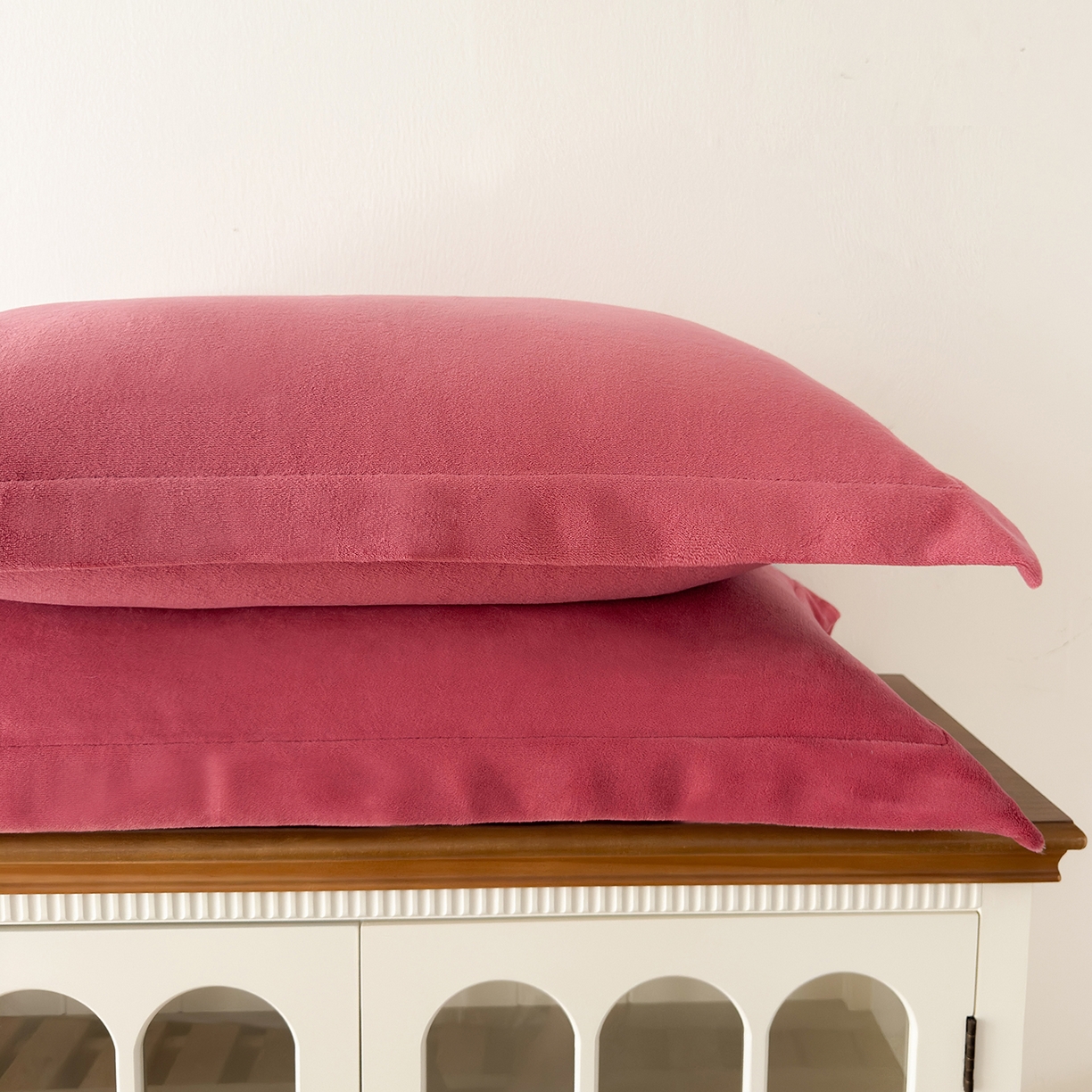 91家纺网 家纺一手货源 找家纺 好阁家纺 2025新款200克牛奶绒纯色枕套 豆沙