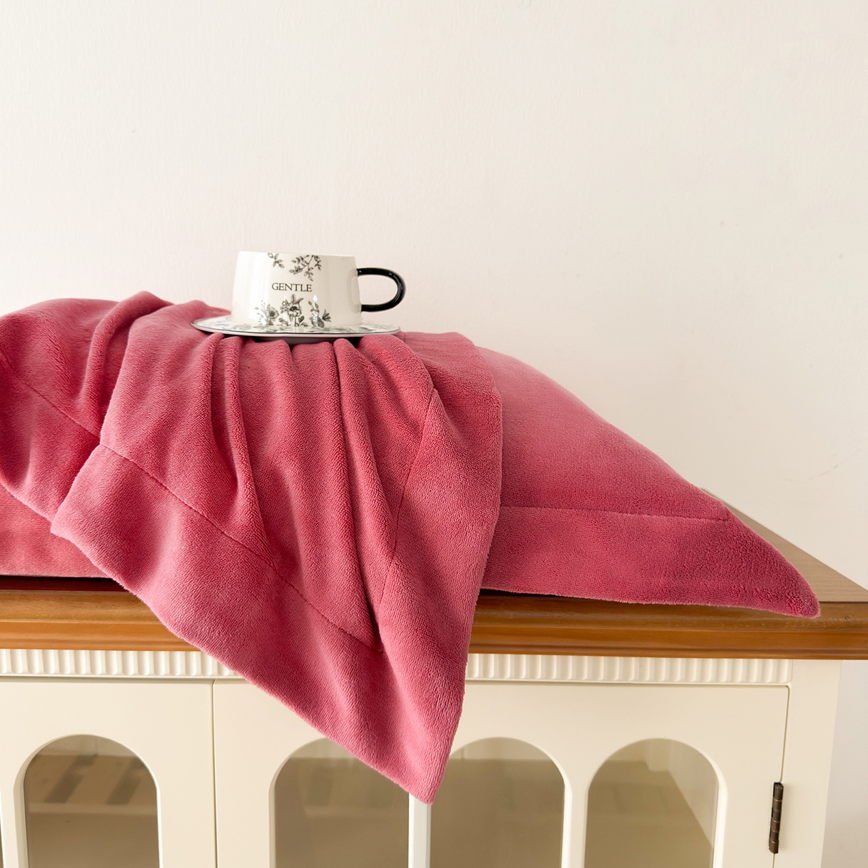 91家纺网 家纺一手货源 找家纺 好阁家纺 2025新款200克牛奶绒纯色枕套 豆沙