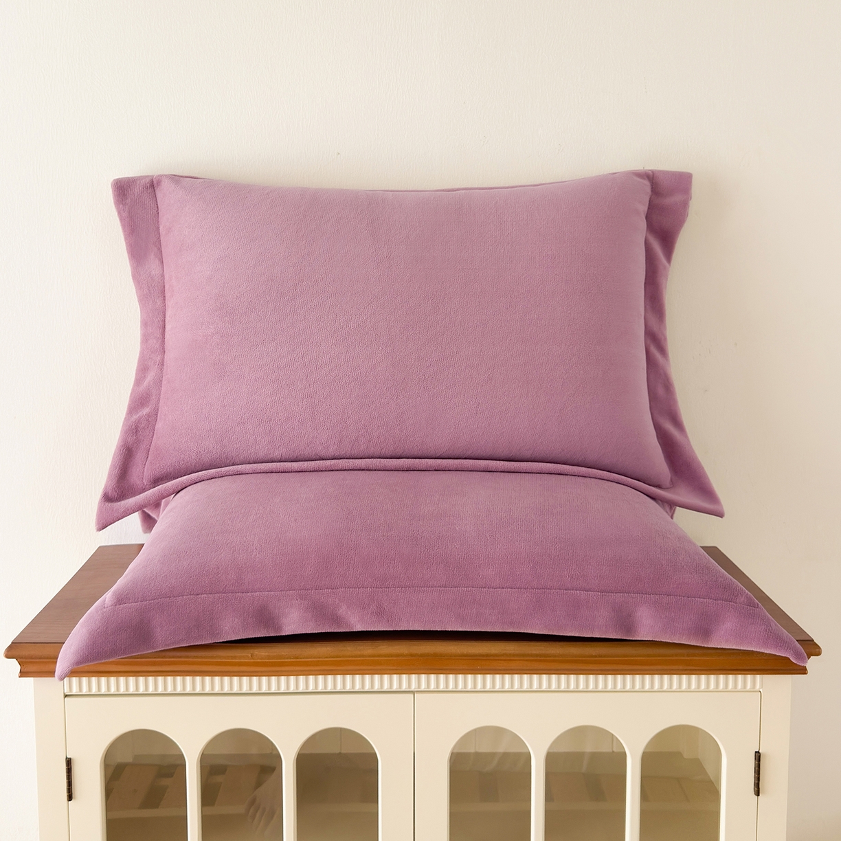 91家纺网 家纺一手货源 找家纺 好阁家纺 2025新款200克牛奶绒纯色枕套 粉紫