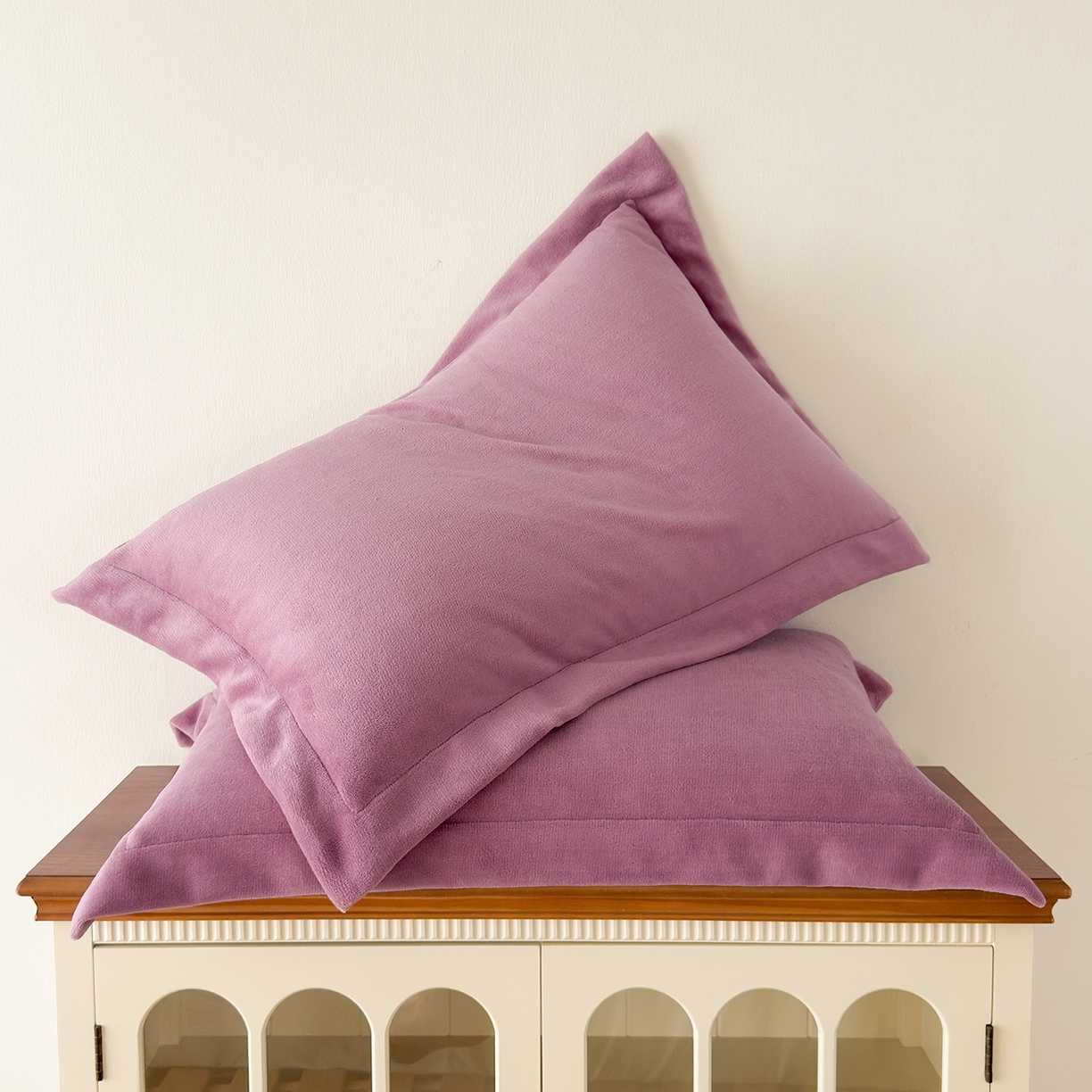 91家纺网 家纺一手货源 找家纺 好阁家纺 2025新款200克牛奶绒纯色枕套 粉紫