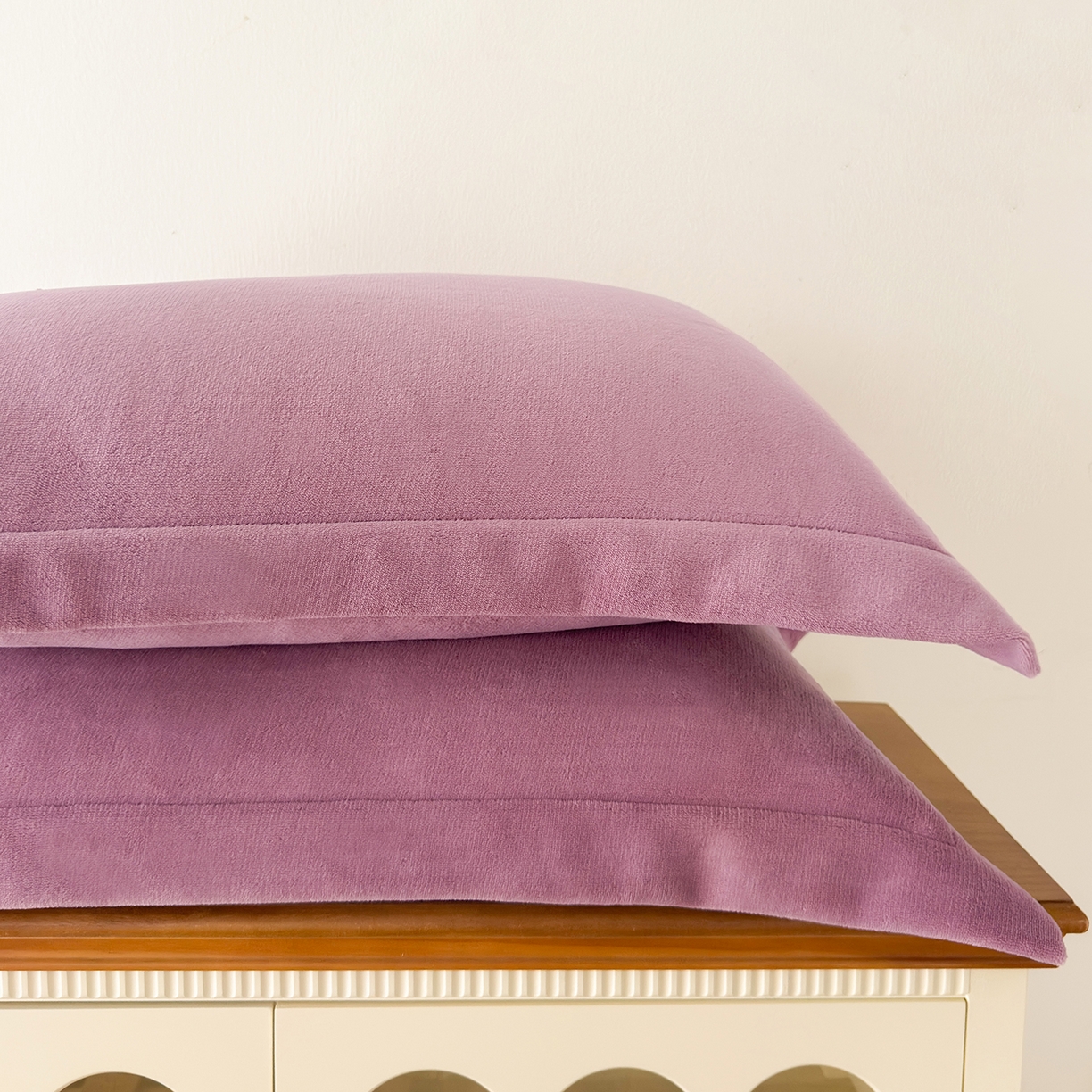 91家纺网 家纺一手货源 找家纺 好阁家纺 2025新款200克牛奶绒纯色枕套 粉紫