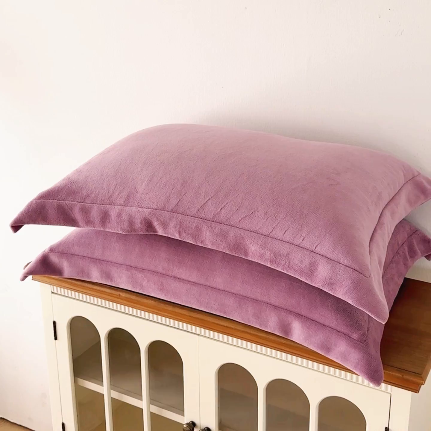 91家纺网 家纺一手货源 找家纺 好阁家纺 2025新款200克牛奶绒纯色枕套 粉紫