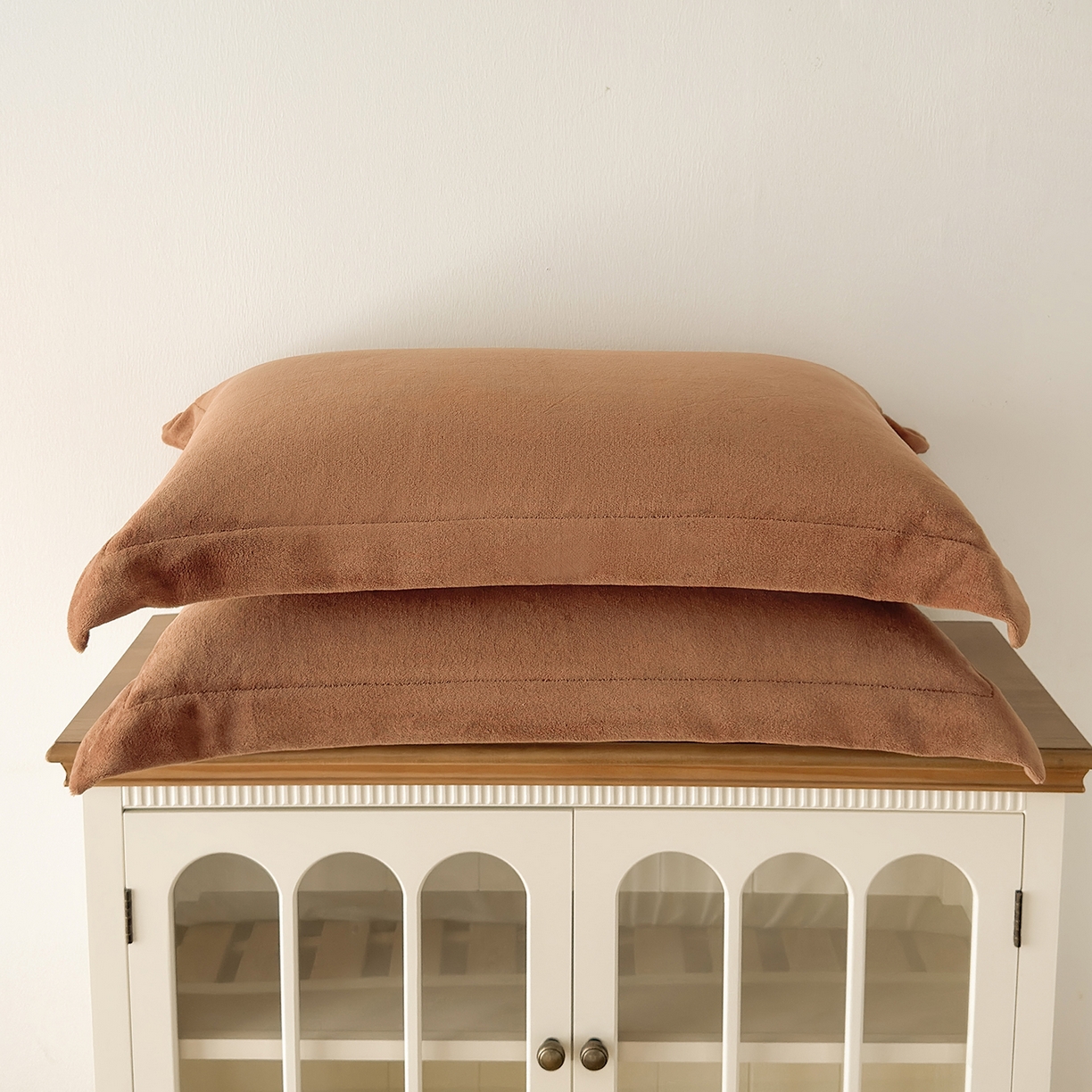 91家纺网 家纺一手货源 找家纺 好阁家纺 2025新款200克牛奶绒纯色枕套 焦糖