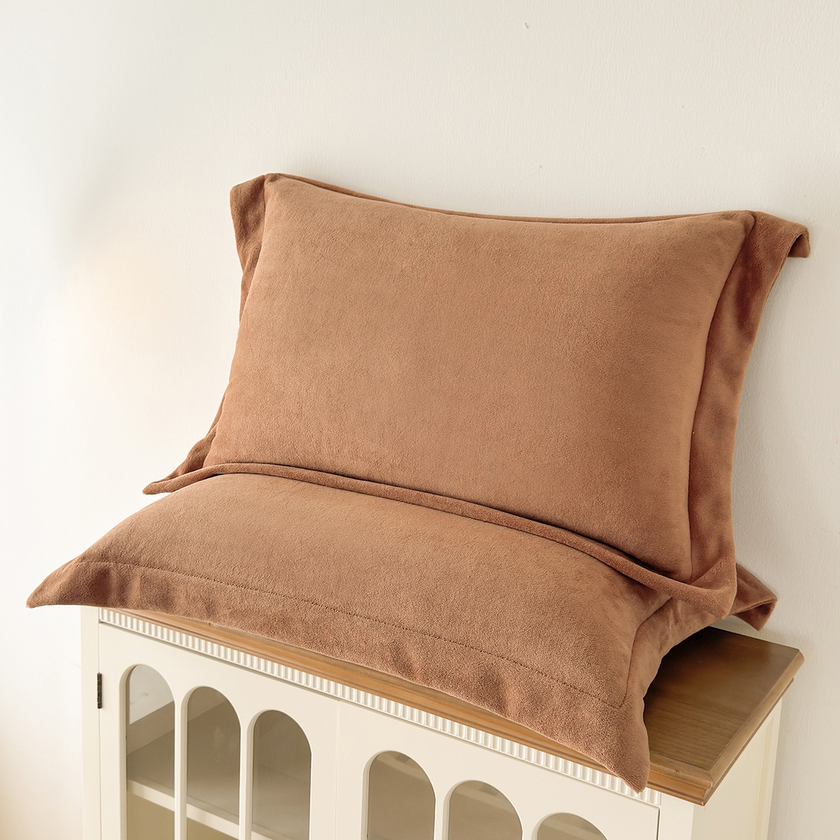 91家纺网 家纺一手货源 找家纺 好阁家纺 2025新款200克牛奶绒纯色枕套 焦糖