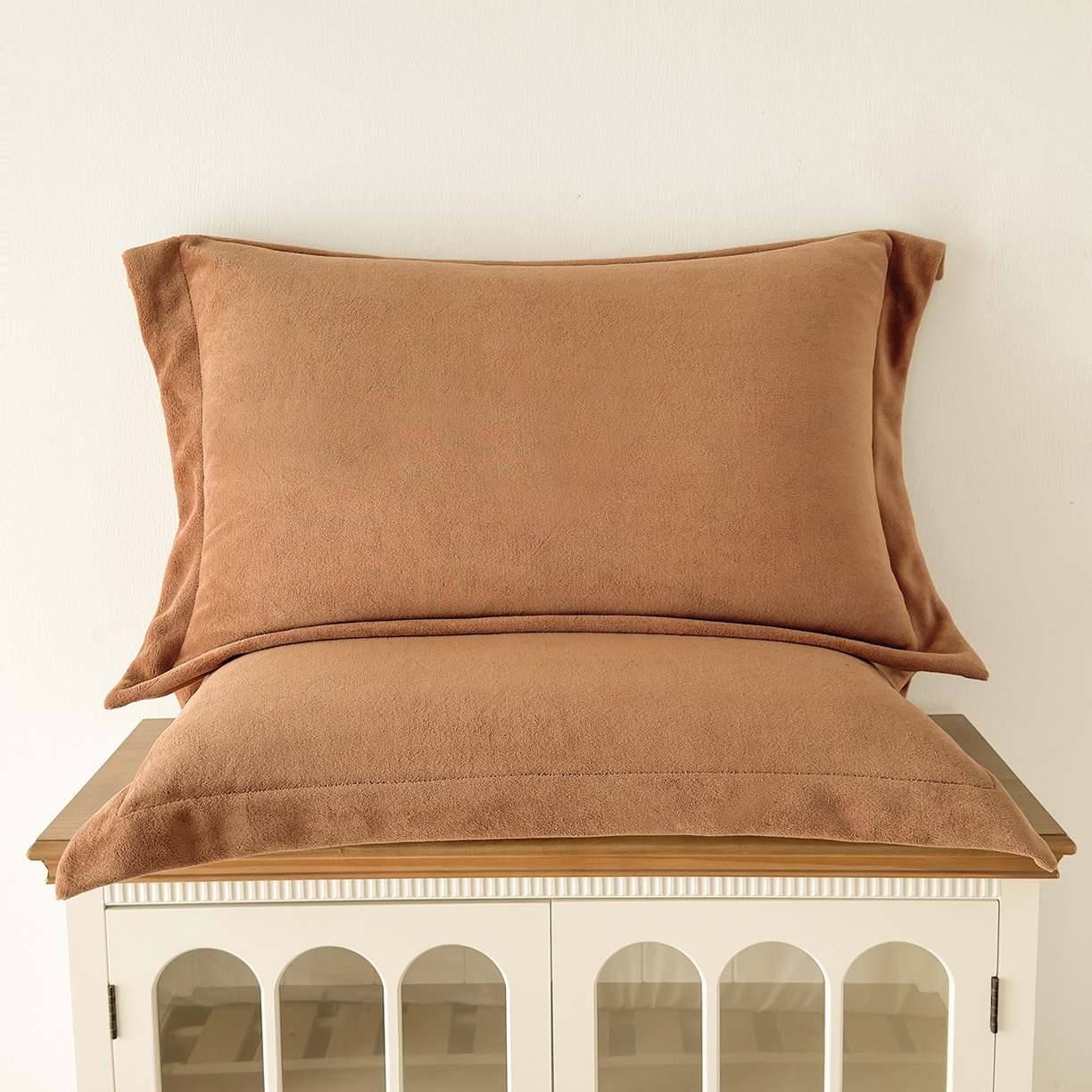 91家纺网 家纺一手货源 找家纺 好阁家纺 2025新款200克牛奶绒纯色枕套 焦糖