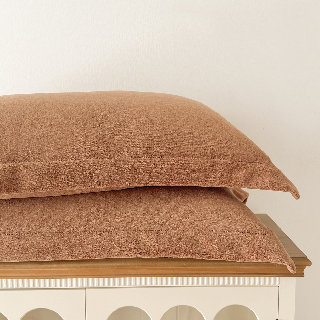 91家纺网 家纺一手货源 找家纺 好阁家纺 2025新款200克牛奶绒纯色枕套 焦糖