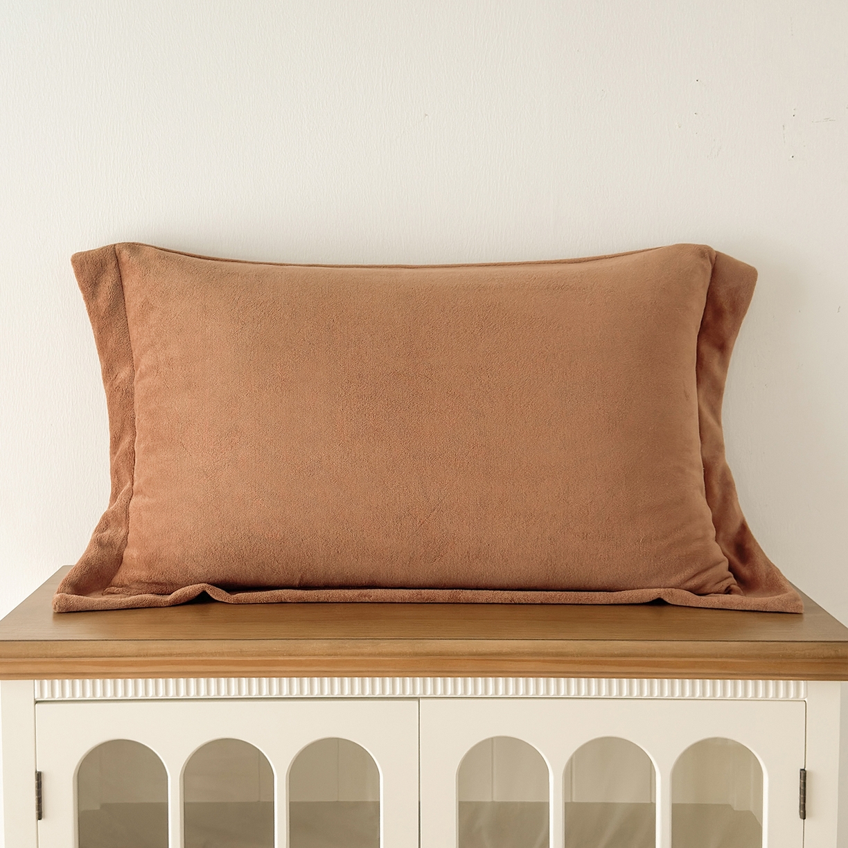 91家纺网 家纺一手货源 找家纺 好阁家纺 2025新款200克牛奶绒纯色枕套 焦糖