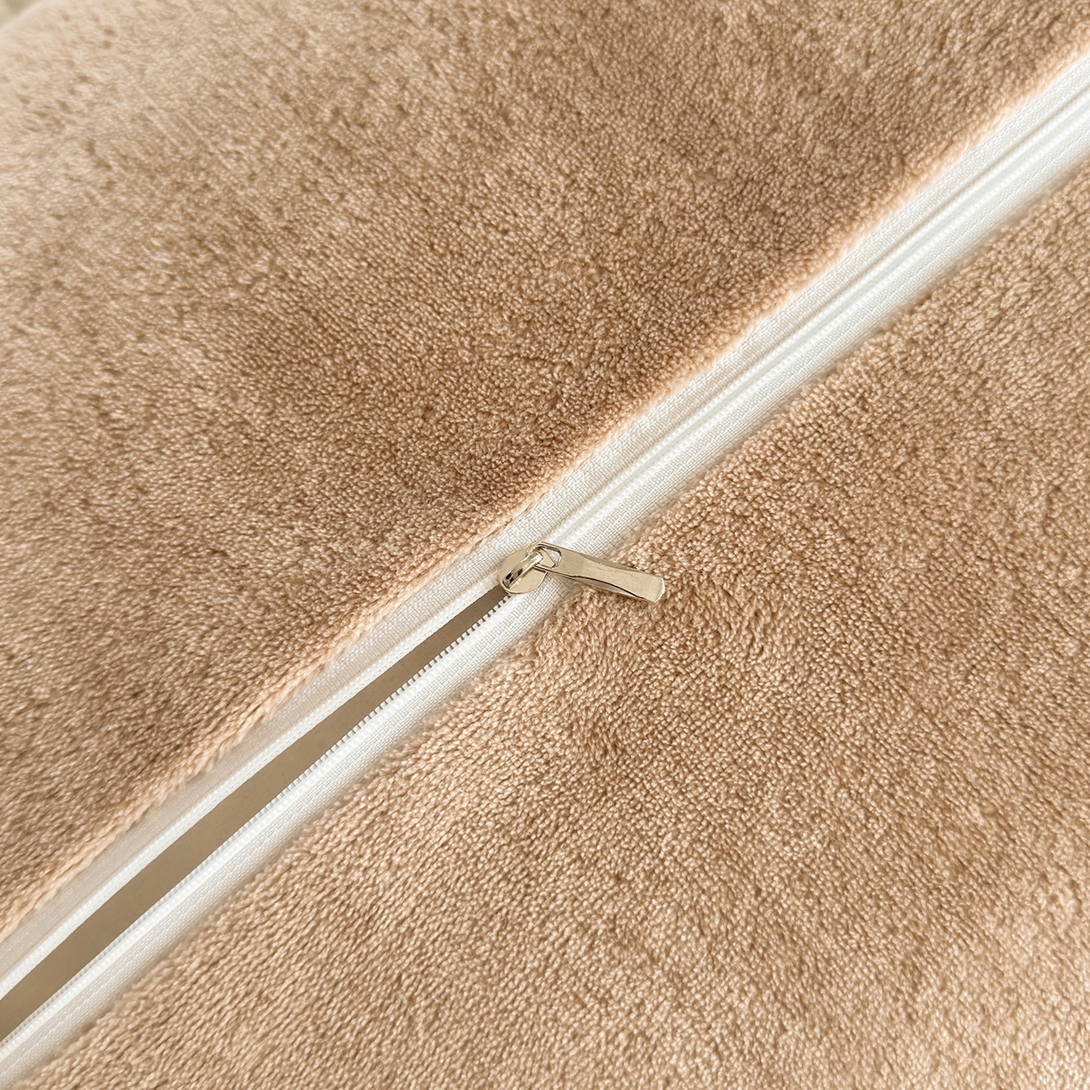 91家纺网 家纺一手货源 找家纺 好阁家纺 2025新款200克牛奶绒纯色枕套 卡其