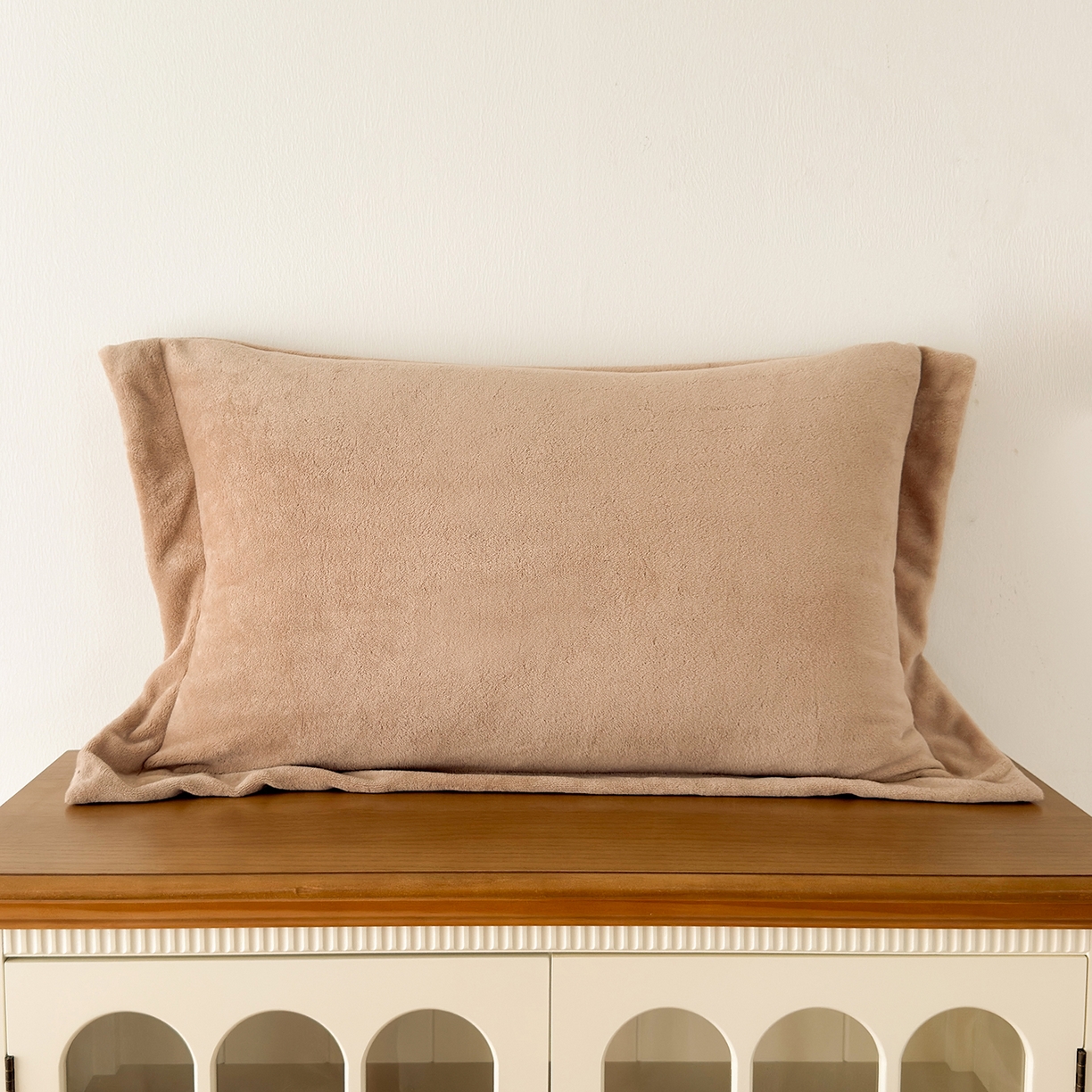 91家纺网 家纺一手货源 找家纺 好阁家纺 2025新款200克牛奶绒纯色枕套 卡其