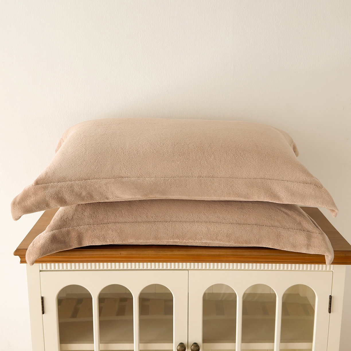 91家纺网 家纺一手货源 找家纺 好阁家纺 2025新款200克牛奶绒纯色枕套 卡其