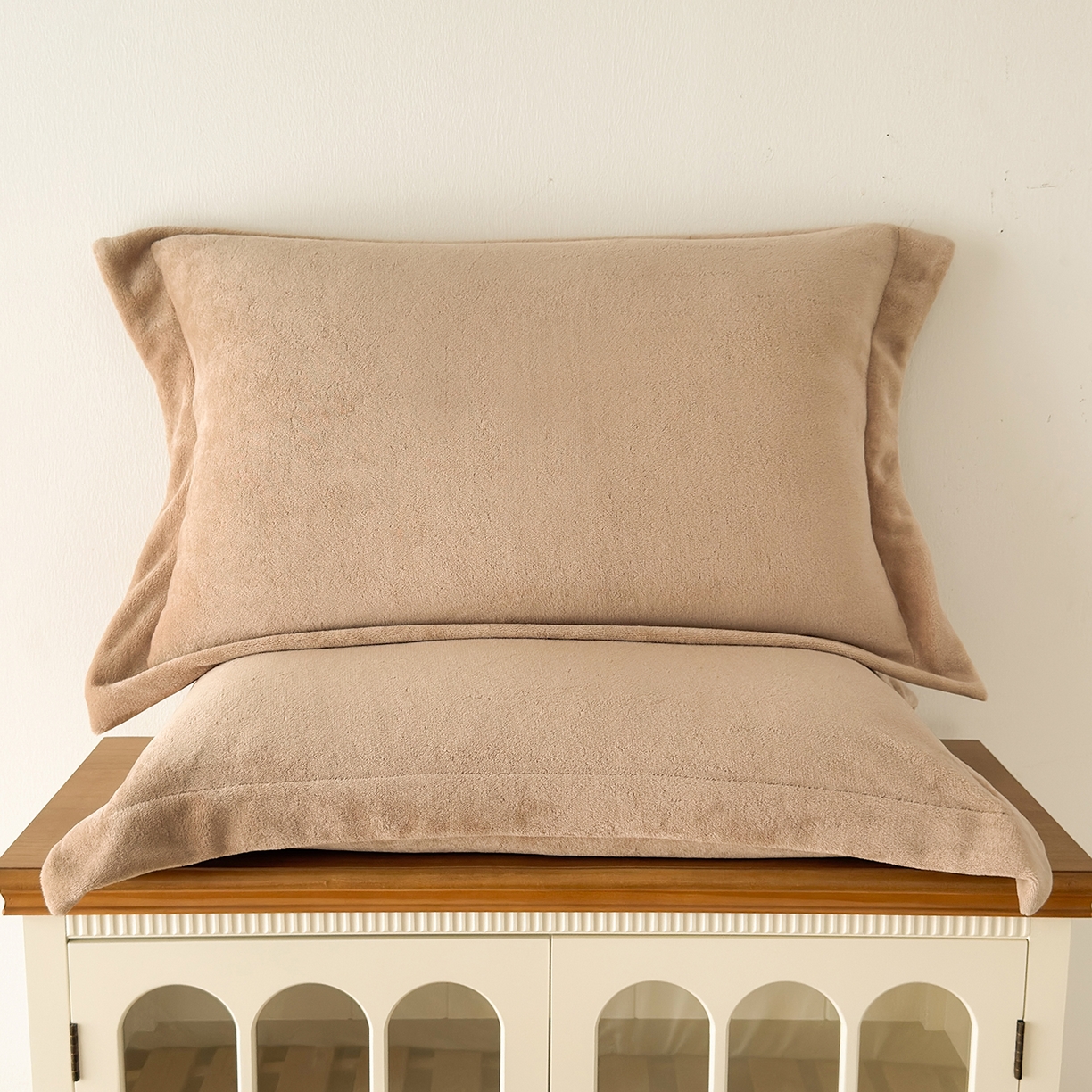 91家纺网 家纺一手货源 找家纺 好阁家纺 2025新款200克牛奶绒纯色枕套 卡其