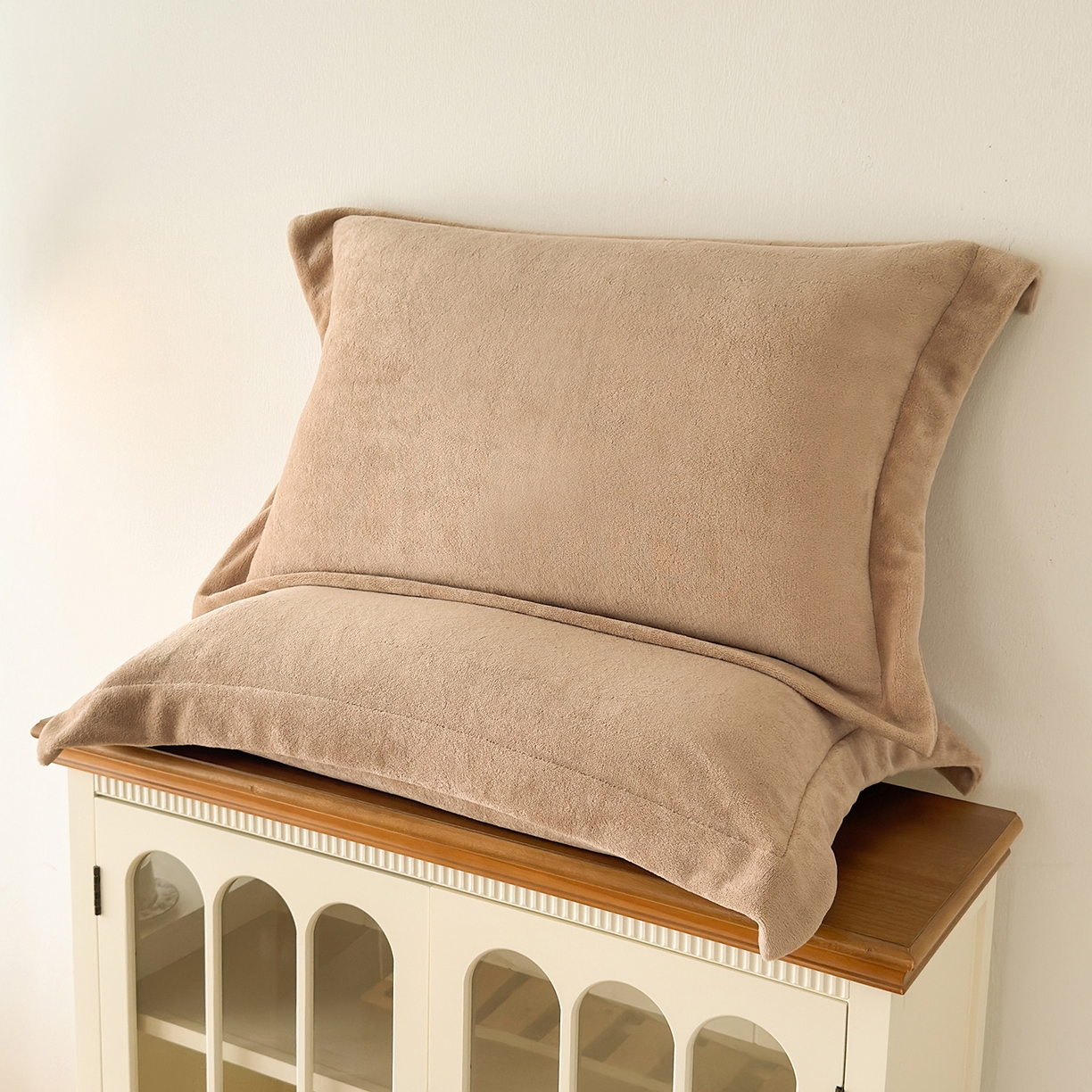 91家纺网 家纺一手货源 找家纺 好阁家纺 2025新款200克牛奶绒纯色枕套 卡其