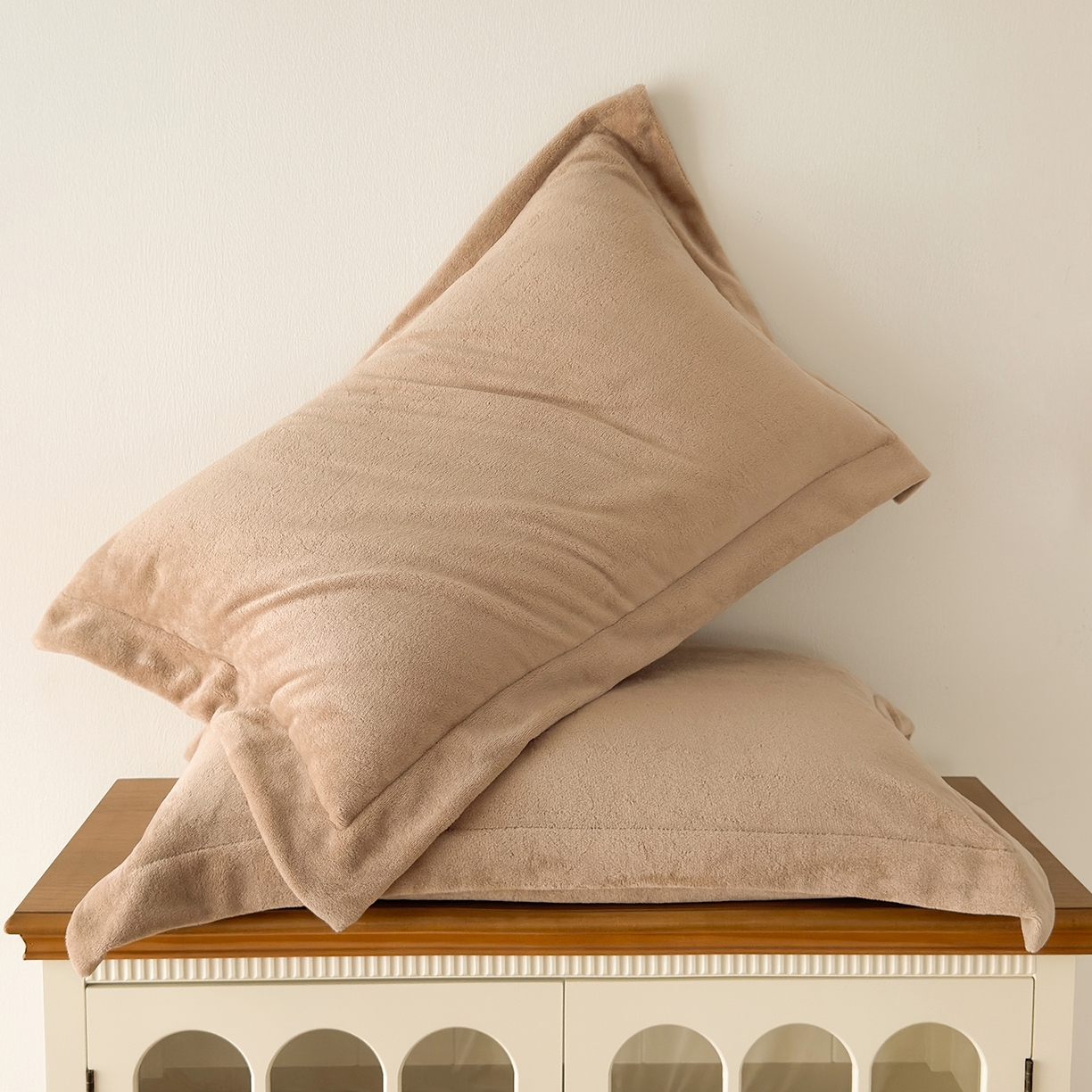 91家纺网 家纺一手货源 找家纺 好阁家纺 2025新款200克牛奶绒纯色枕套 卡其