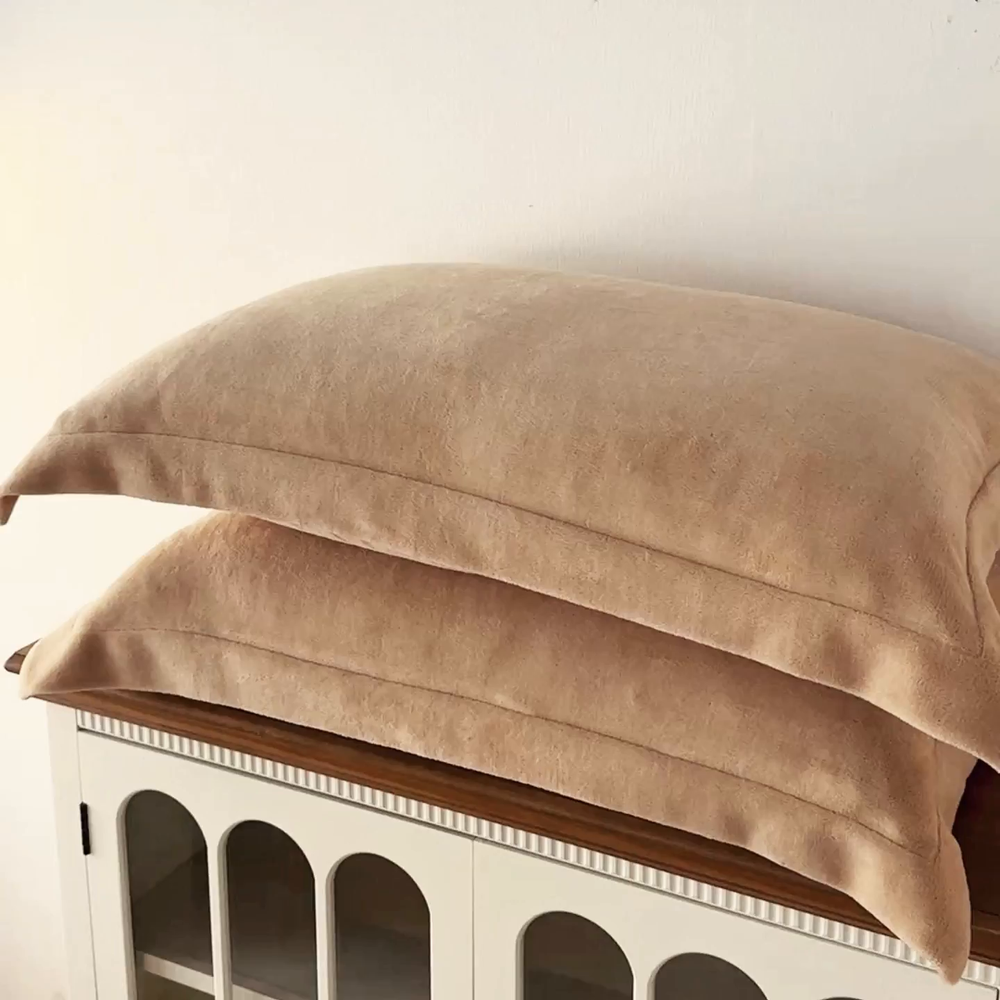 91家纺网 家纺一手货源 找家纺 好阁家纺 2025新款200克牛奶绒纯色枕套 卡其