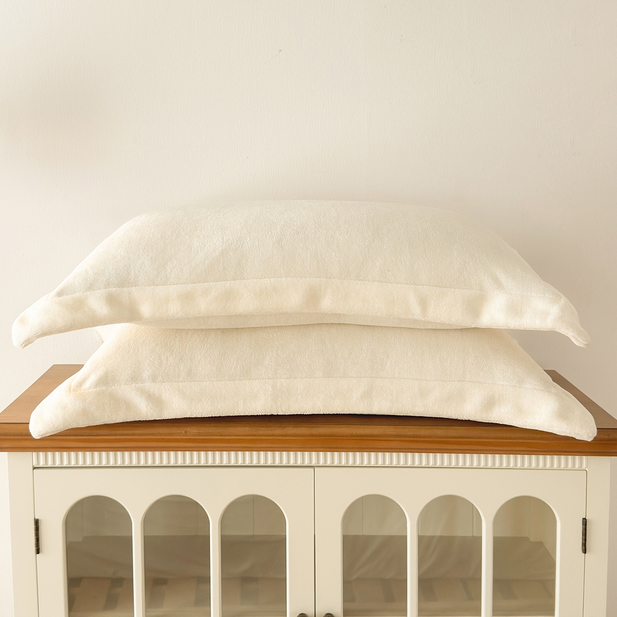 91家纺网 家纺一手货源 找家纺 好阁家纺 2025新款200克牛奶绒纯色枕套 奶芋白