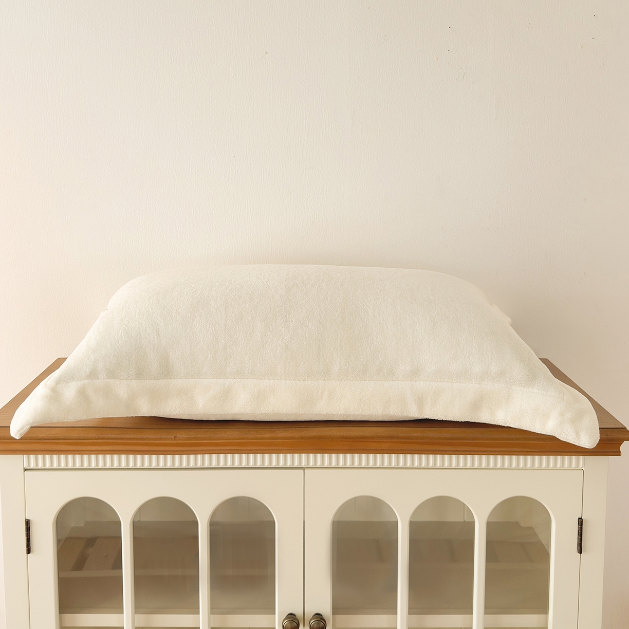 91家纺网 家纺一手货源 找家纺 好阁家纺 2025新款200克牛奶绒纯色枕套 奶芋白