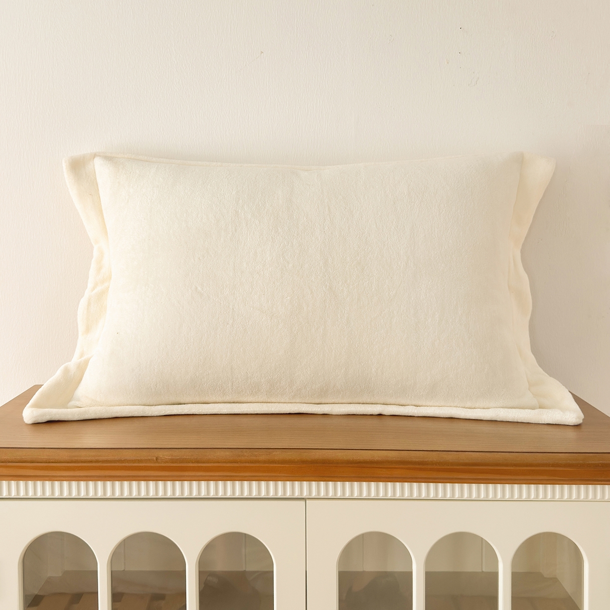 91家纺网 家纺一手货源 找家纺 好阁家纺 2025新款200克牛奶绒纯色枕套 奶芋白