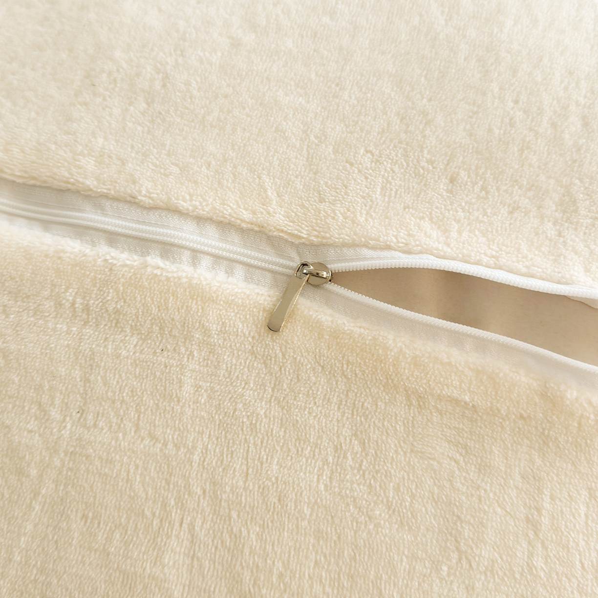 91家纺网 家纺一手货源 找家纺 好阁家纺 2025新款200克牛奶绒纯色枕套 奶芋白