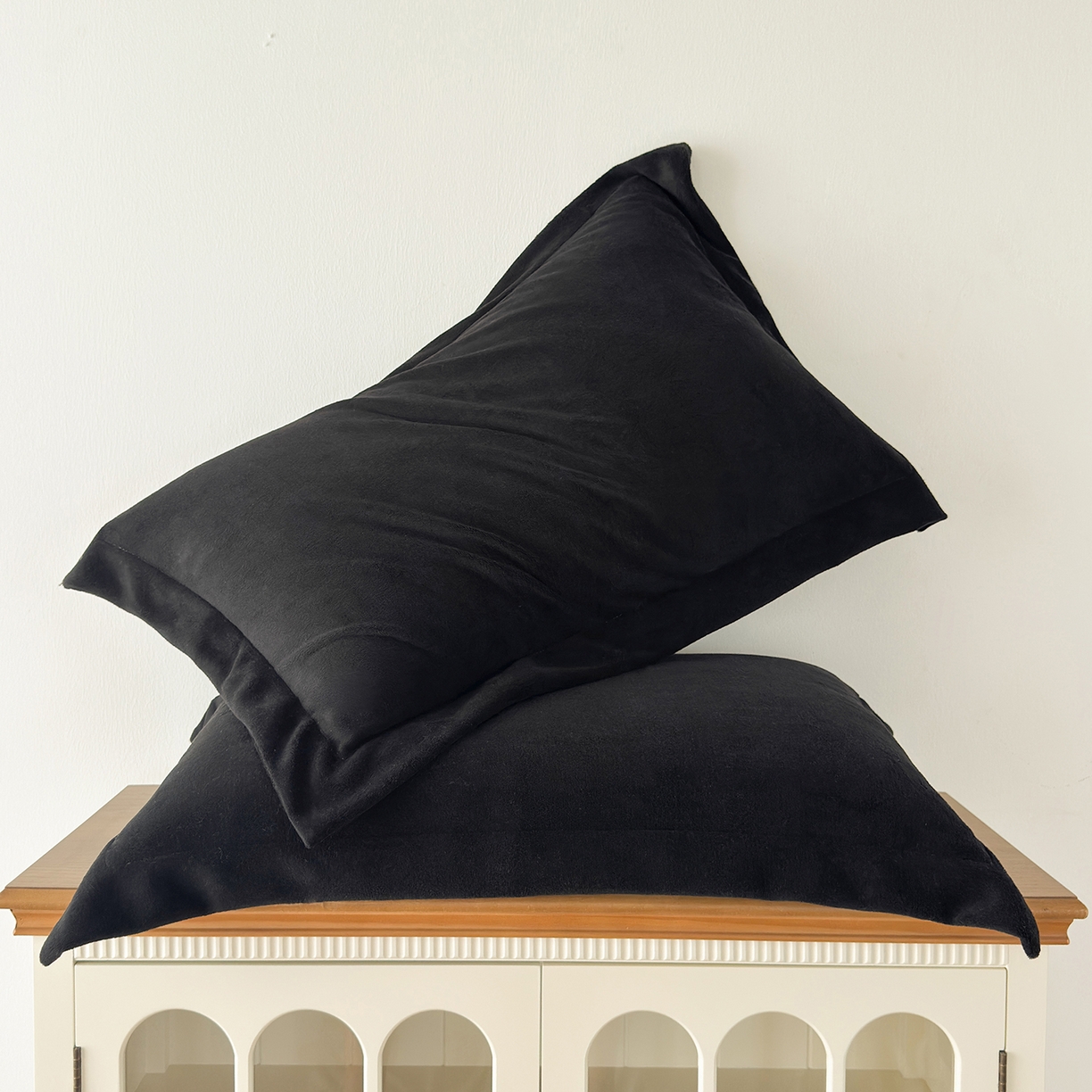 91家纺网 家纺一手货源 找家纺 好阁家纺 2025新款200克牛奶绒纯色枕套 石墨