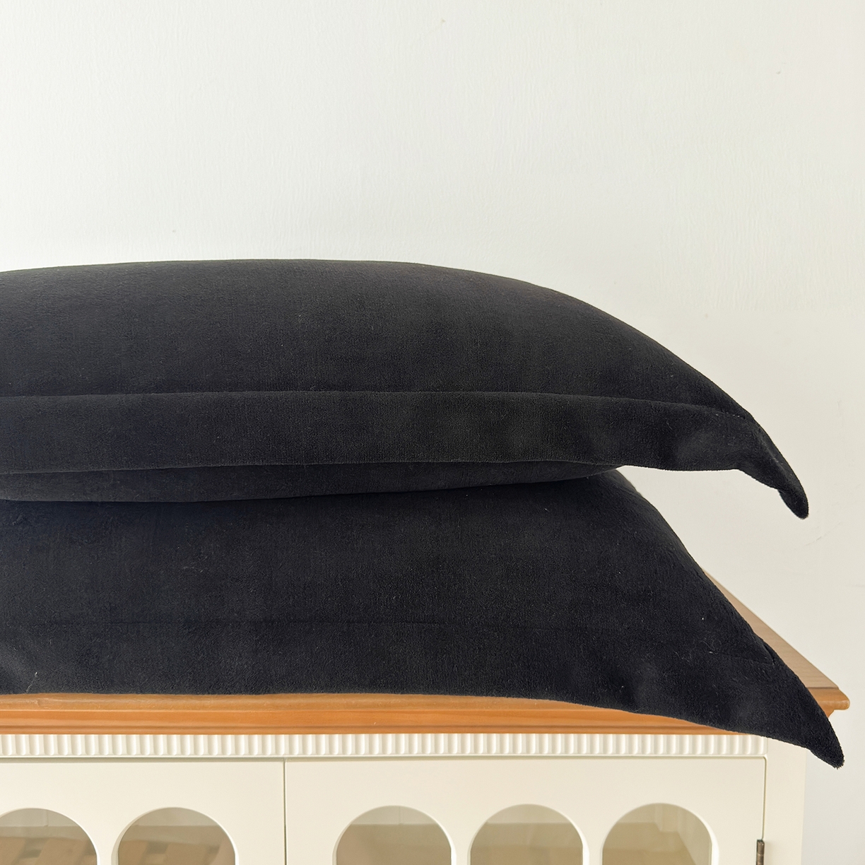 91家纺网 家纺一手货源 找家纺 好阁家纺 2025新款200克牛奶绒纯色枕套 石墨