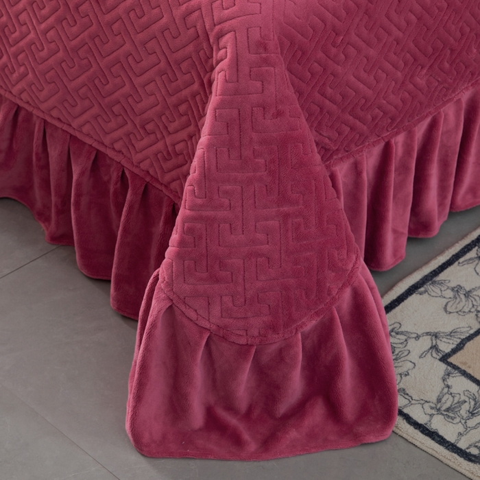 91家纺网 家纺一手货源 找家纺 （总）畅畅家纺 2025新款亲肤舒适双拼牛奶绒纯色绣花床盖四件套