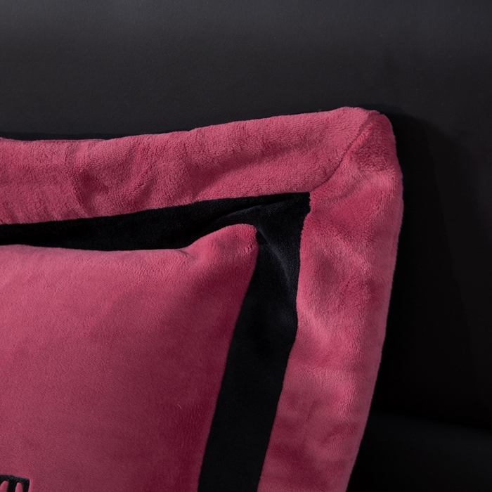 91家纺网 家纺一手货源 找家纺 畅畅家纺 2025新款亲肤舒适双拼牛奶绒纯色绣花床盖四件套 豆沙