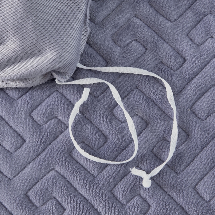 91家纺网 家纺一手货源 找家纺 畅畅家纺 2025新款亲肤舒适双拼牛奶绒纯色绣花床盖四件套 灰色