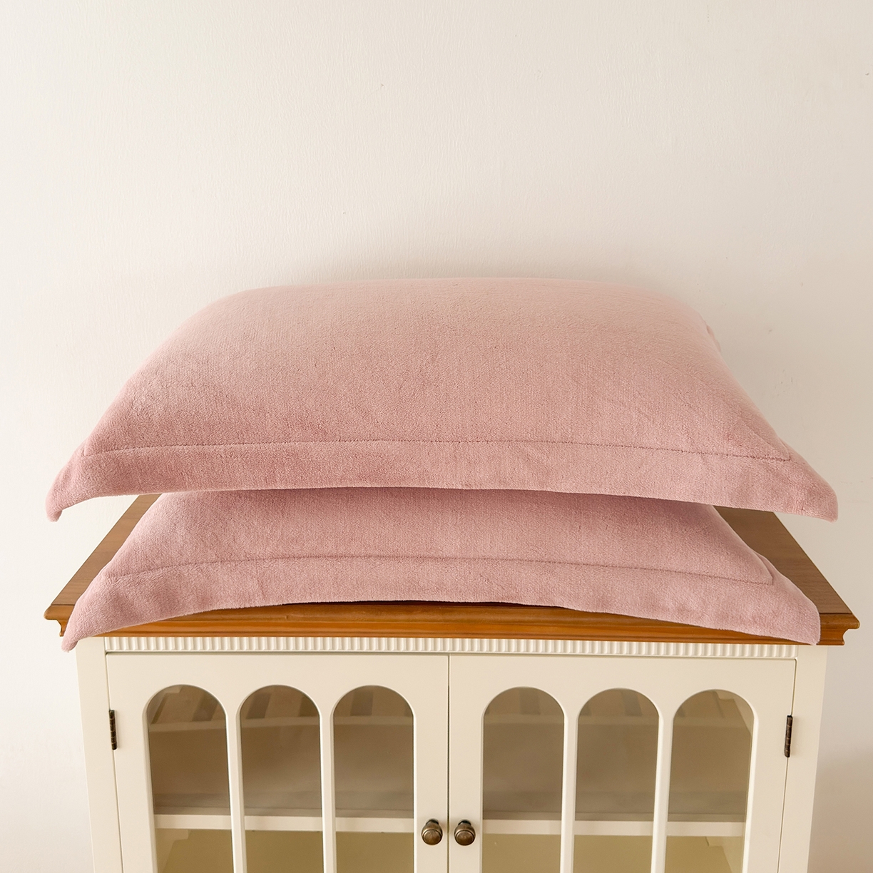 91家纺网 家纺一手货源 找家纺 好阁家纺 2025新款200克牛奶绒纯色枕套 湘妃粉