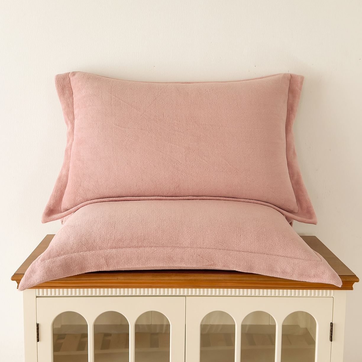 91家纺网 家纺一手货源 找家纺 好阁家纺 2025新款200克牛奶绒纯色枕套 湘妃粉