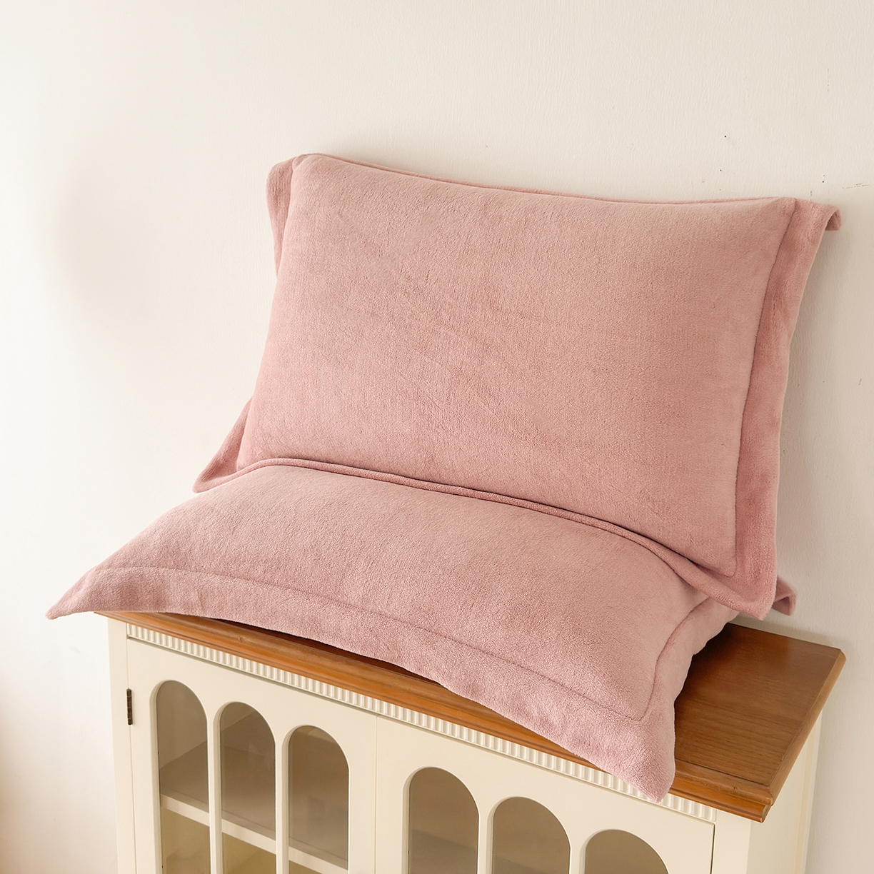 91家纺网 家纺一手货源 找家纺 好阁家纺 2025新款200克牛奶绒纯色枕套 湘妃粉