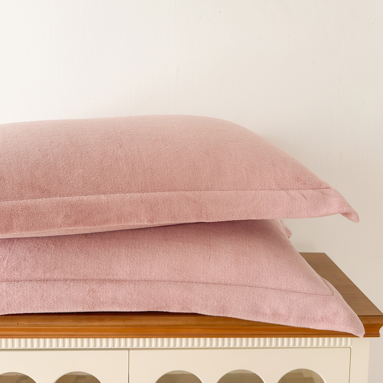 91家纺网 家纺一手货源 找家纺 好阁家纺 2025新款200克牛奶绒纯色枕套 湘妃粉