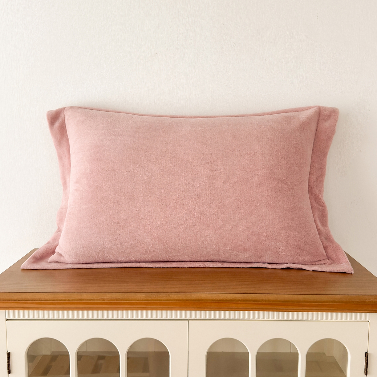 91家纺网 家纺一手货源 找家纺 好阁家纺 2025新款200克牛奶绒纯色枕套 湘妃粉