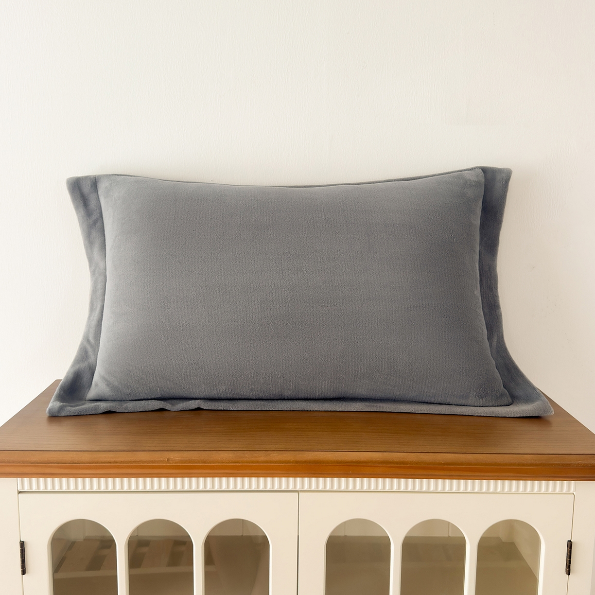 91家纺网 家纺一手货源 找家纺 好阁家纺 2025新款200克牛奶绒纯色枕套 星空灰