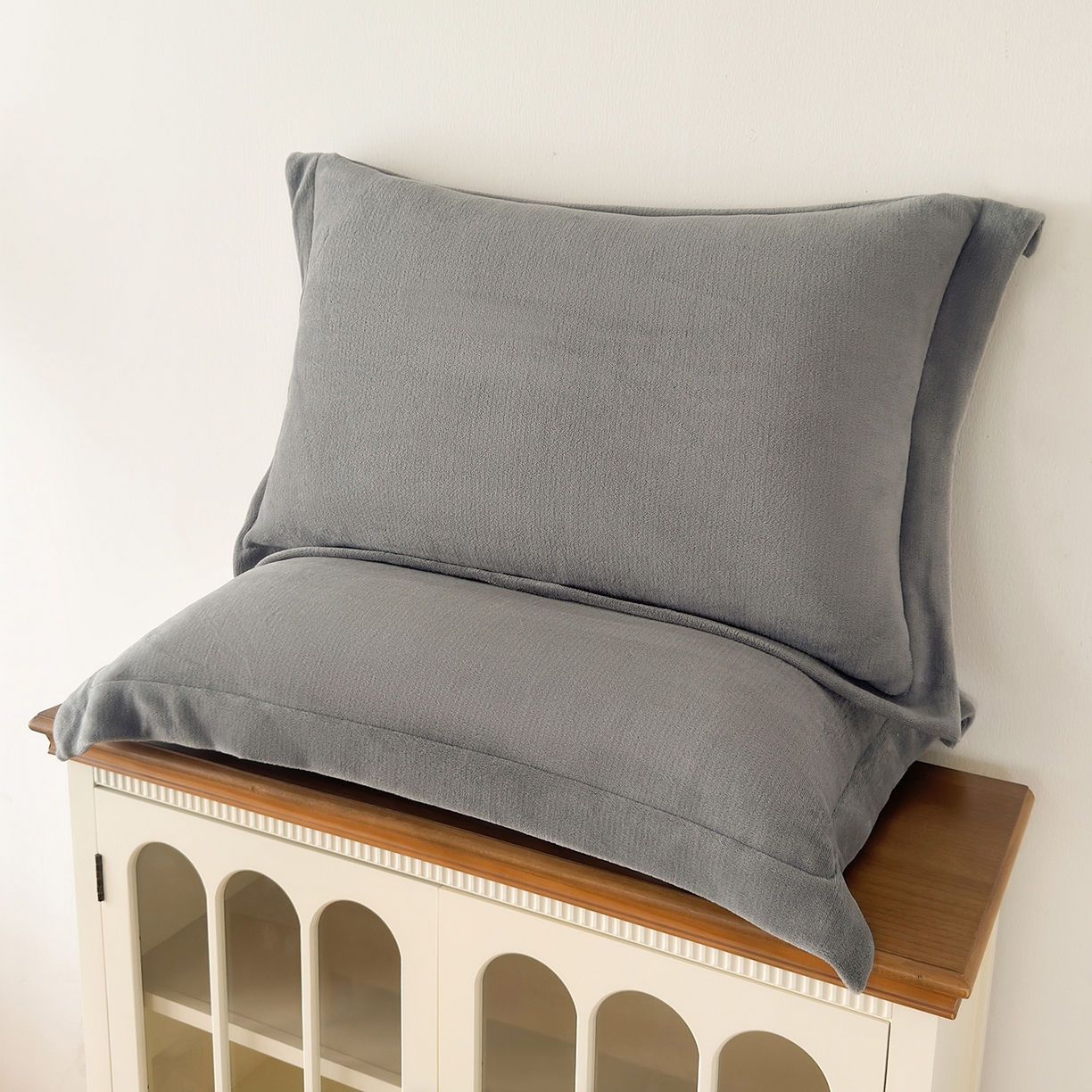 91家纺网 家纺一手货源 找家纺 好阁家纺 2025新款200克牛奶绒纯色枕套 星空灰