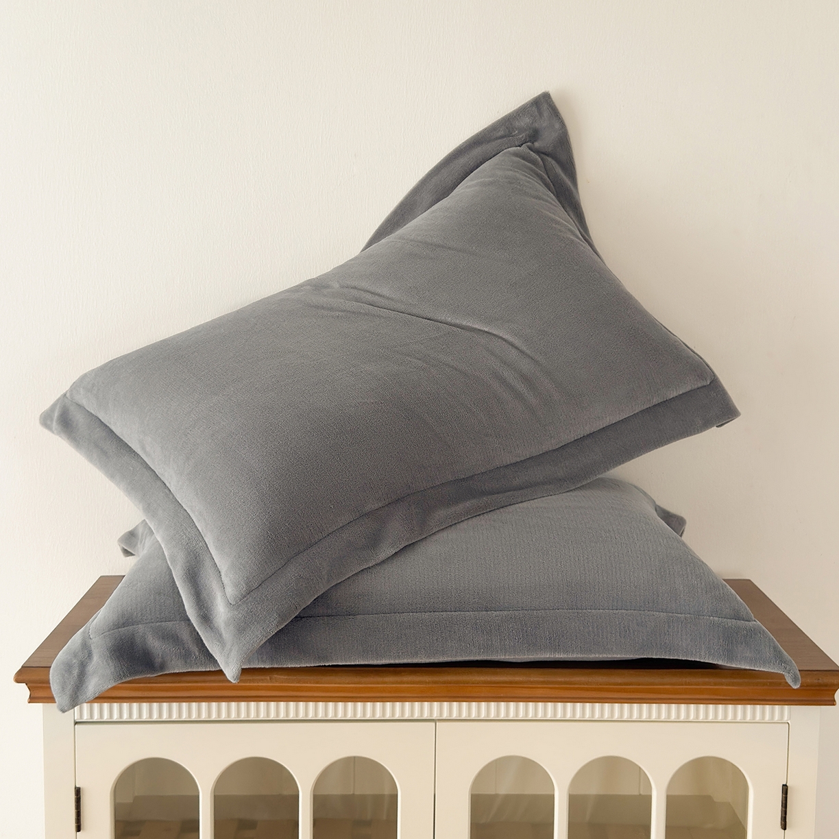 91家纺网 家纺一手货源 找家纺 好阁家纺 2025新款200克牛奶绒纯色枕套 星空灰